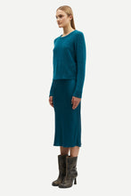 Cargar imagen en el visor de la galería, Falda satinada petroleo