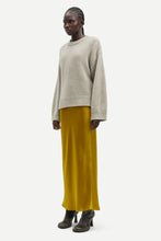 Cargar imagen en el visor de la galería, Falda satinada Mostaza