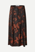 Cargar imagen en el visor de la galería, Falda Satina flores marrones
